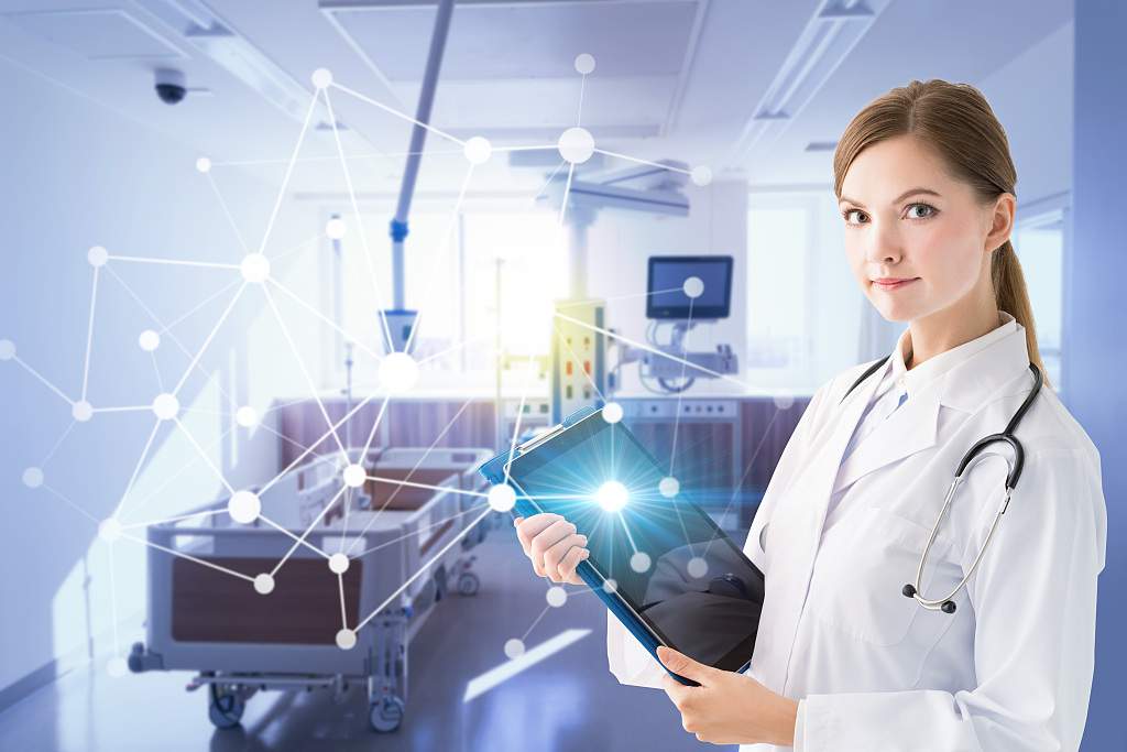 医疗保健中的人工智能：优势、挑战与未来展望