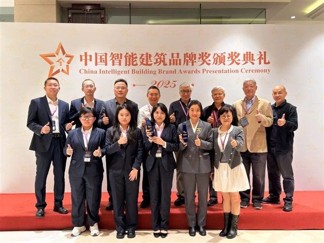 喜讯!含金量拉满!莱讯通信荣获2025中国综合布线“十大品牌”与“智算万卡性能标杆”行业双重大奖!!! 喜讯!含金量拉满!莱讯通信荣获2025中国综合布线“十大品牌”与“智算万卡性能标杆”行业双重大奖!!!